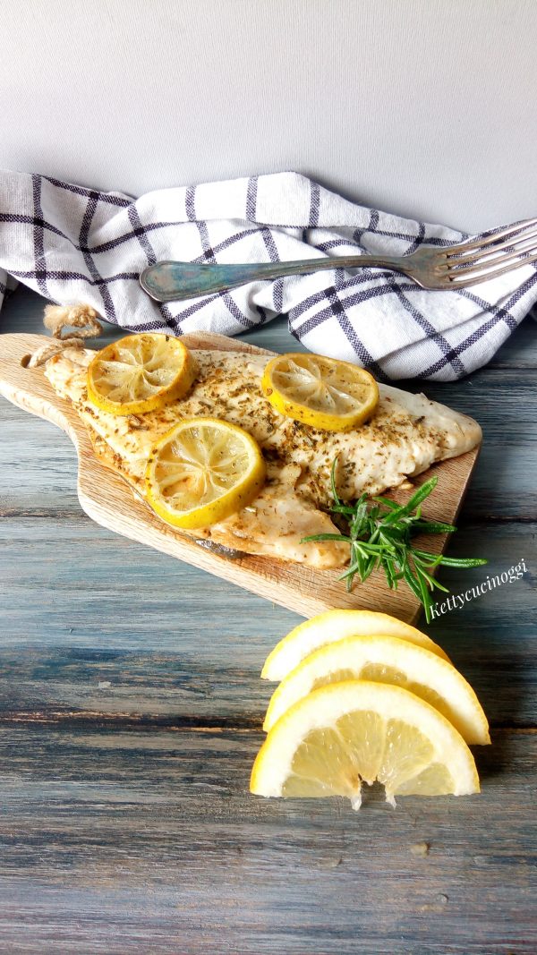 I nostri filetti di <i><b> Filetti di orata alle erbe aromatiche e limone </b></i> sono pronte da servire a tavola accompagnate magari di un insalatina mista fresca.