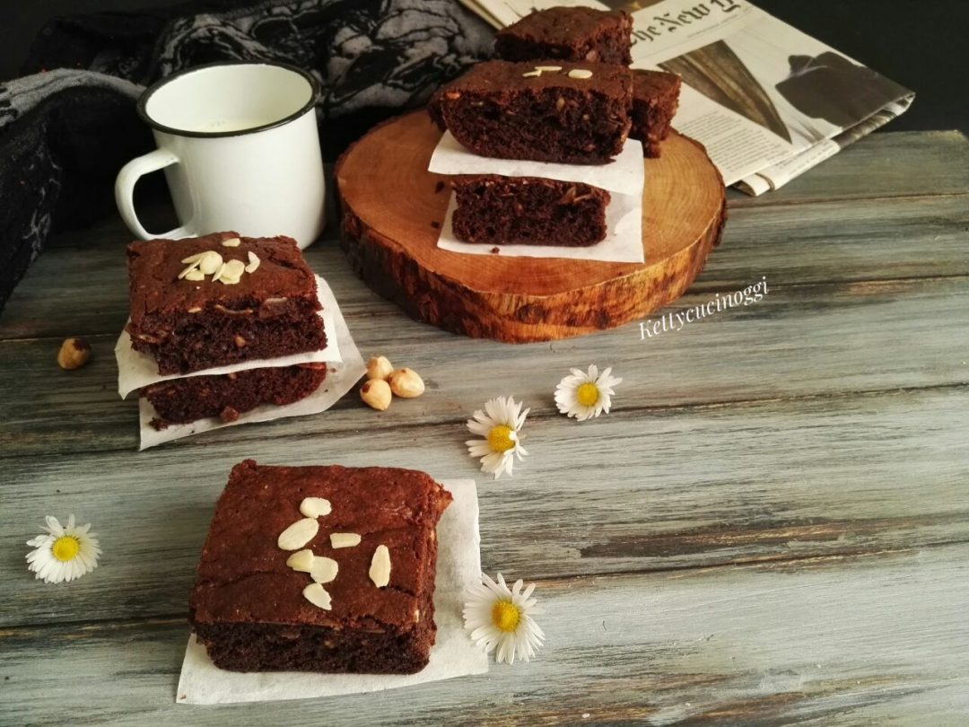 BROWNIES ALLE NOCCIOLE E MANDORLE