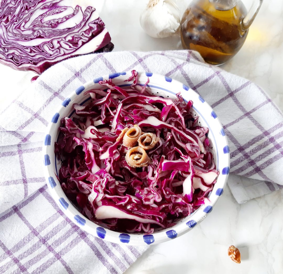 INSALATA DI CAVOLO VIOLA CON ACCIUGHE