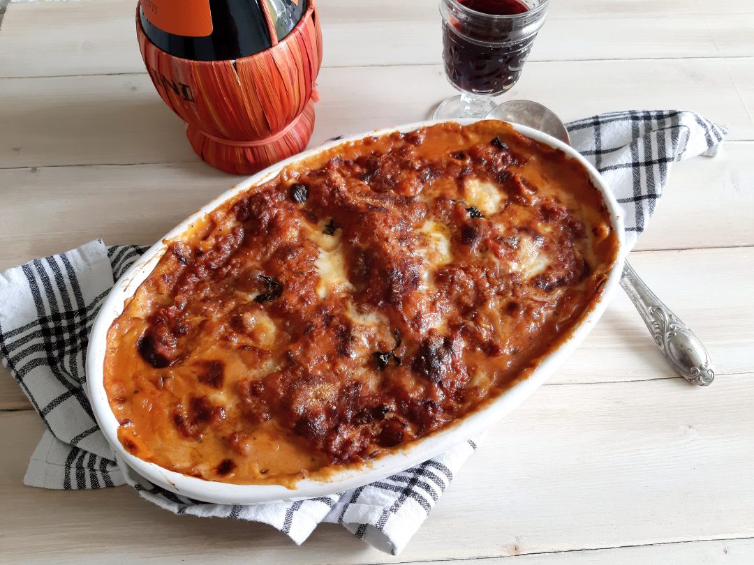 LASAGNA AL RAGU' DI CARNE E SALSICCIA