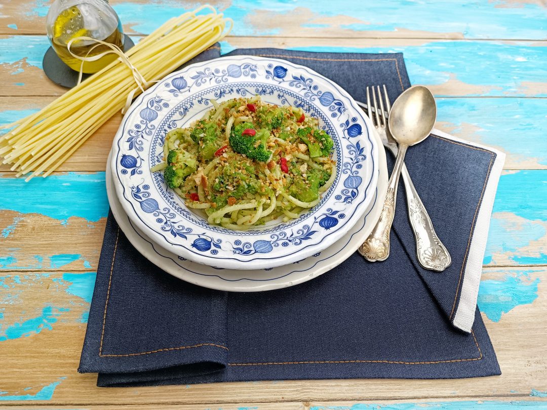 SPAGHETTONI AMMUDICATI CON BROCCOLETTI