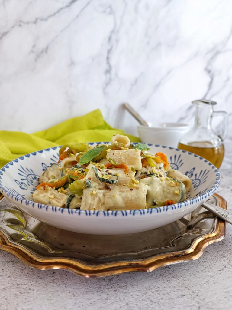 PASTA CON ZUCCHINE E CREMA DI PISTACCHIO 