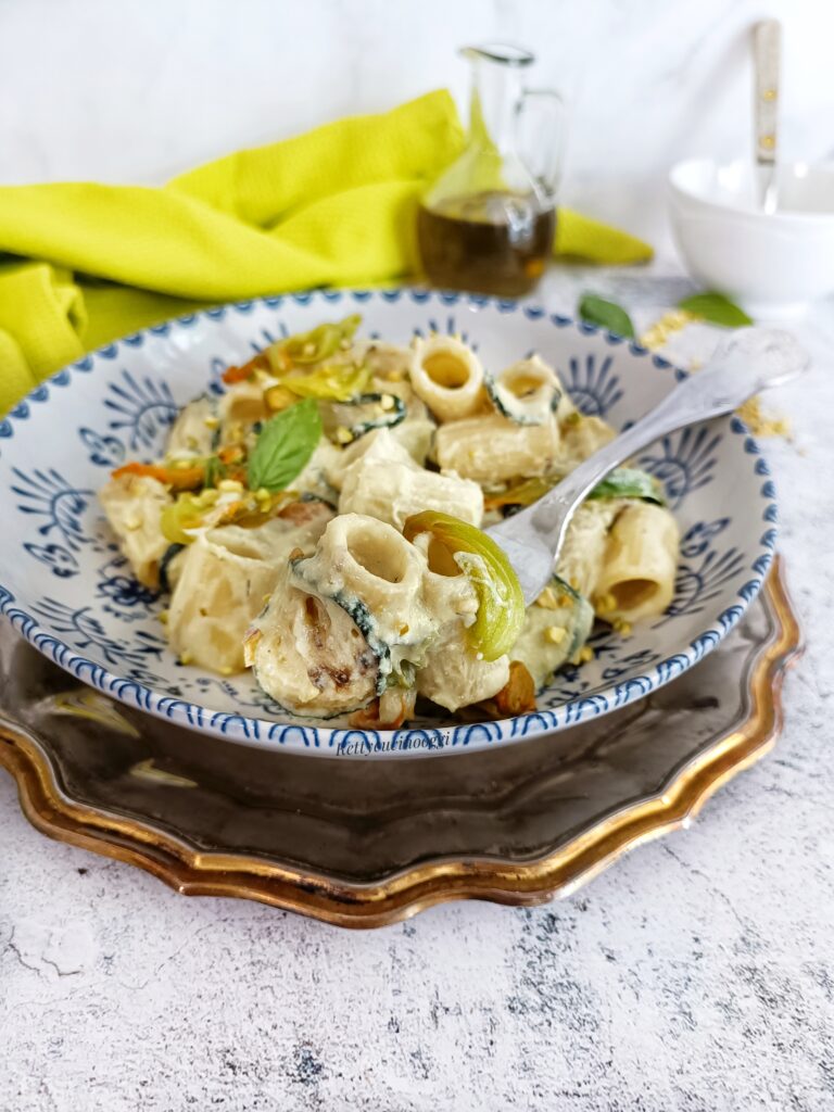 PASTA CON ZUCCHINE E CREMA DI PISTACCHIO 