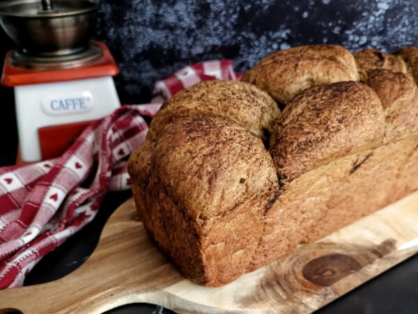 Treccia di pan brioche al caffè: La ricetta