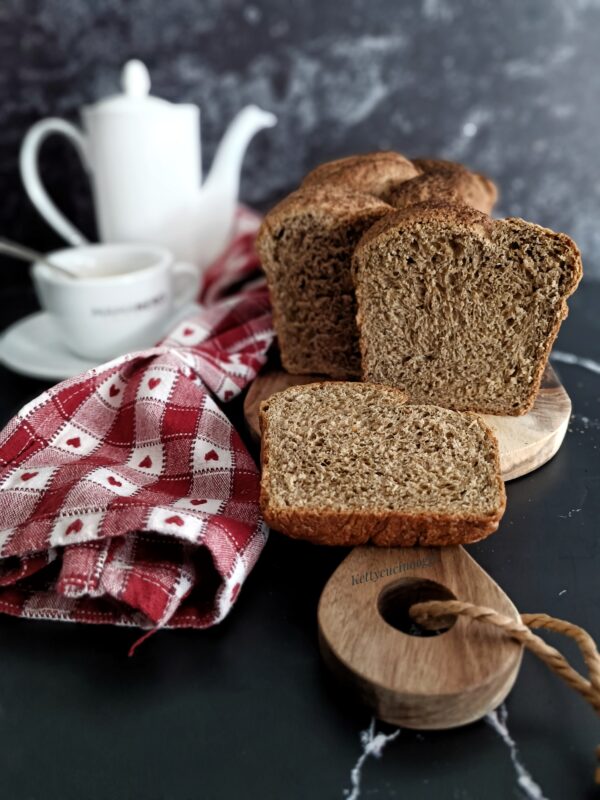 Non mi resta che augurarvi una felice colazione insieme ai vostri cari con questa treccia di pan brioche.