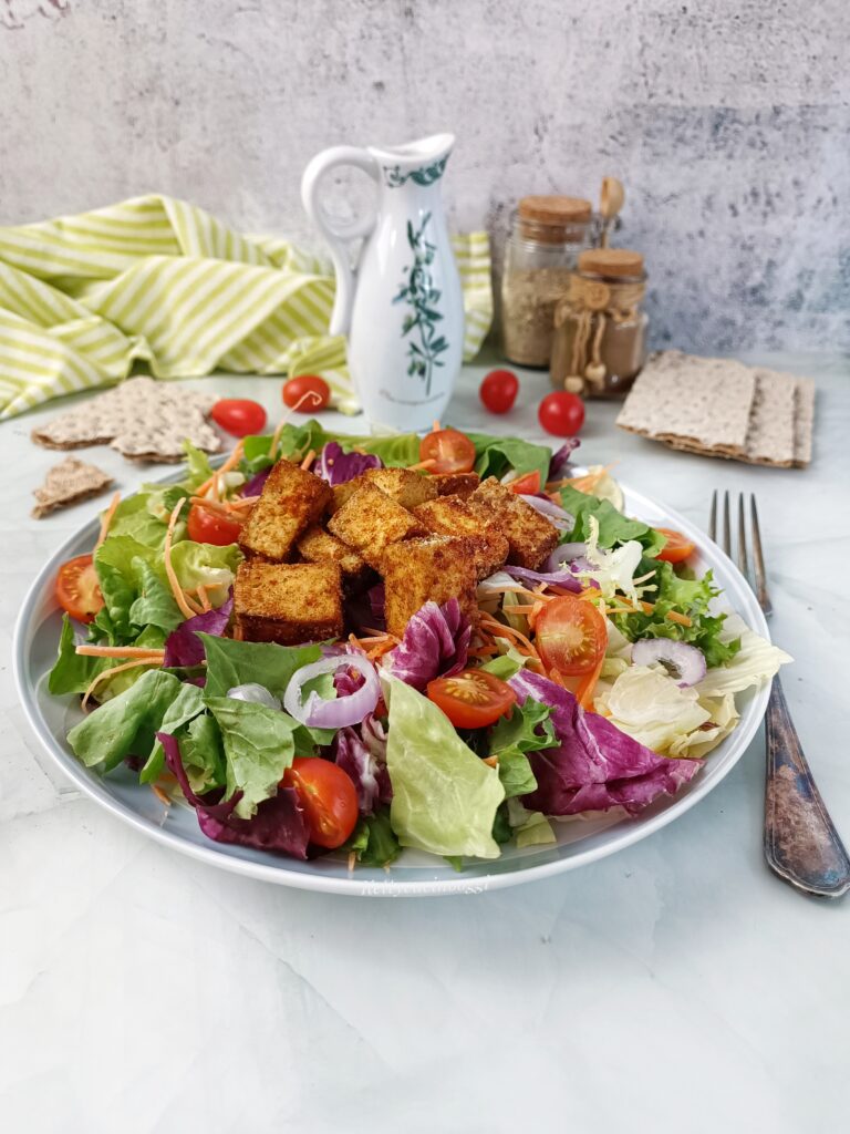 INSALATONA CON TOFU CROCCANTE