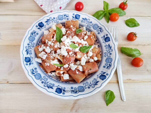 PASTA ALLA CRUDAIOLA CON FETA: LA RICETTA