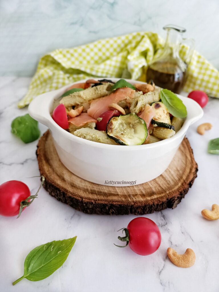 PENNE AL SALMONE CON PESTO DI AVOCADO 