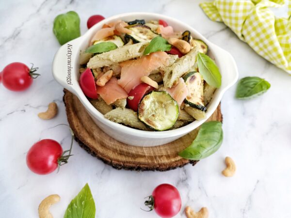 PENNE AL SALMONE CON PESTO DI AVOCADO: LA RICETTA