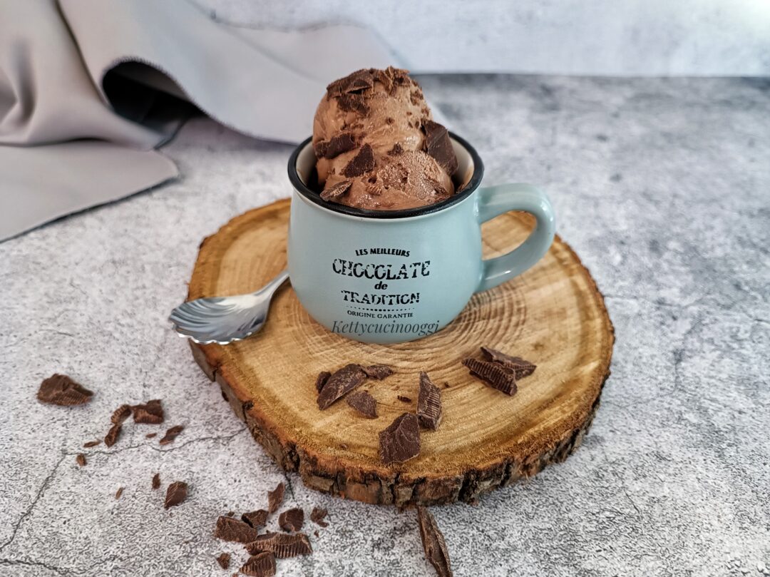 GELATO AL CIOCCOLATO CON GELATIERA