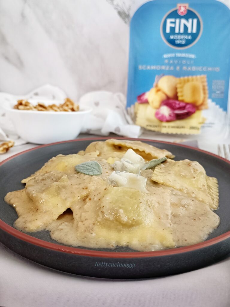 RAVIOLI CON SALSA DI NOCI E GORGONZOLA