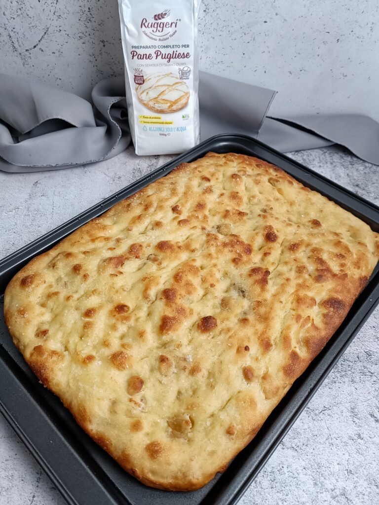 FOCACCIA CON I CICCIOLI