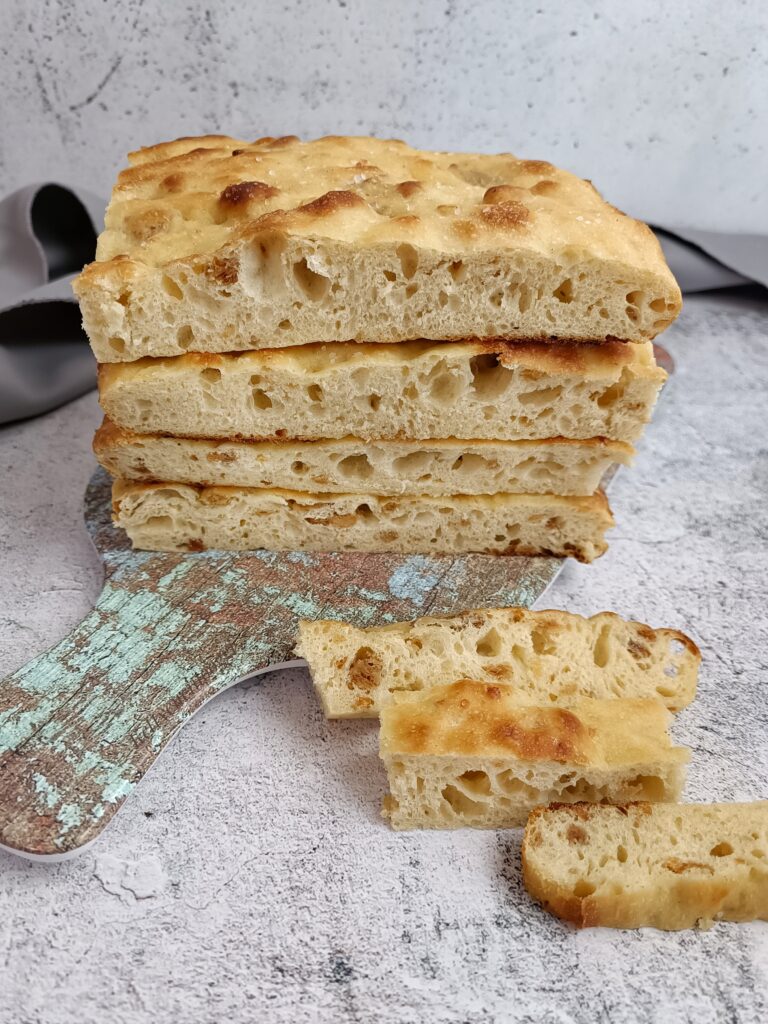 FOCACCIA CON I CICCIOLI