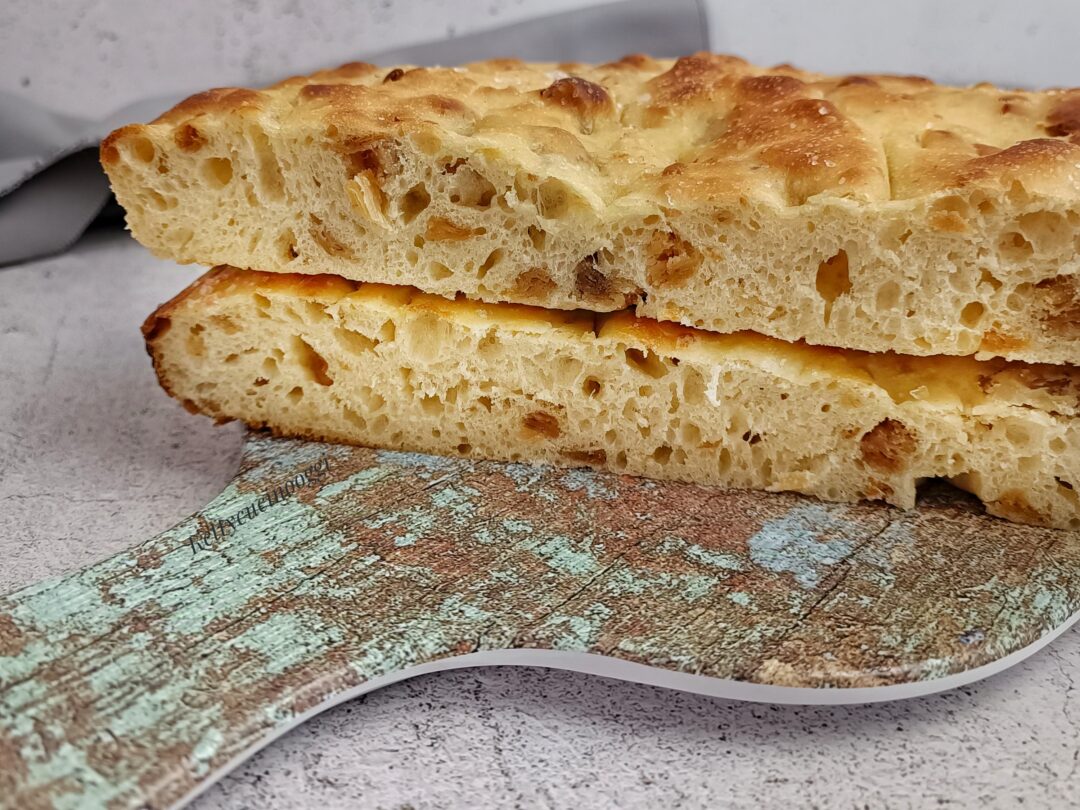 FOCACCIA CON I CICCIOLI