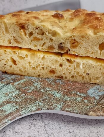 FOCACCIA CON I CICCIOLI