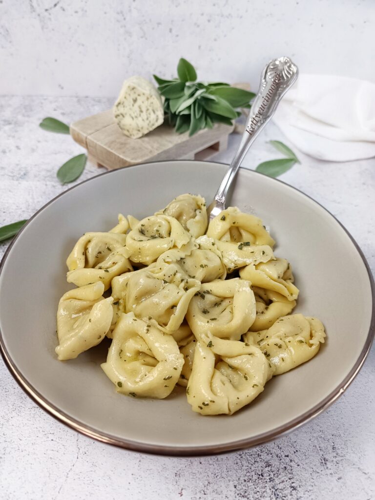 TORTELLONI FUNGHI PORCINI CON BURRO SALATO 