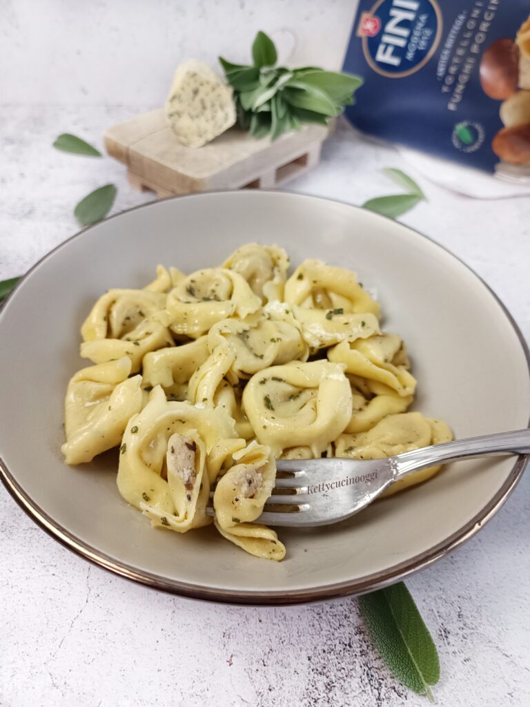 TORTELLONI FUNGHI PORCINI CON BURRO SALATO 