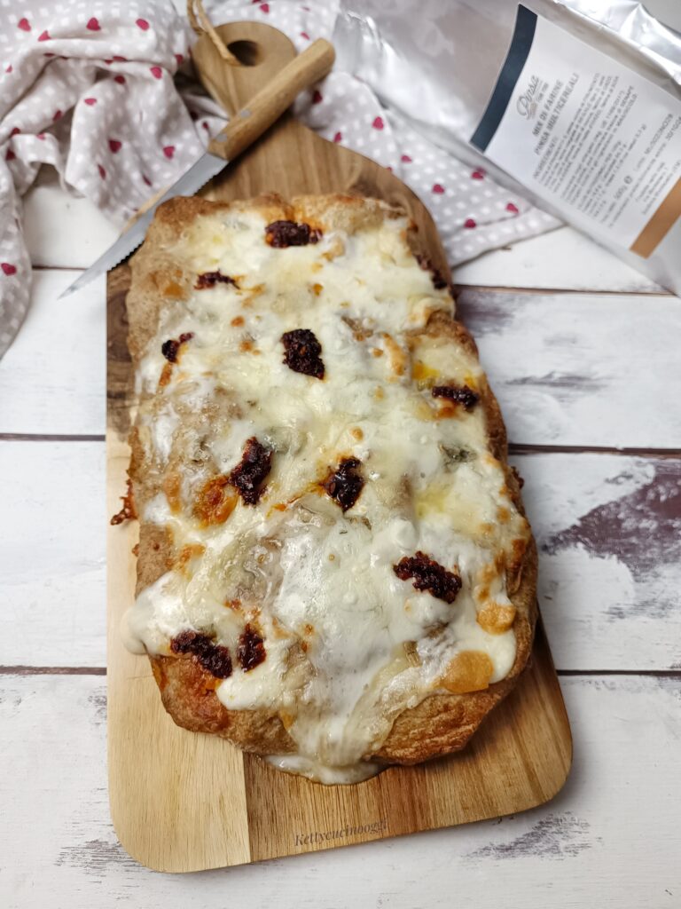 PINSA AI CEREALI CON ‘NDUJA E GORGONZOLA