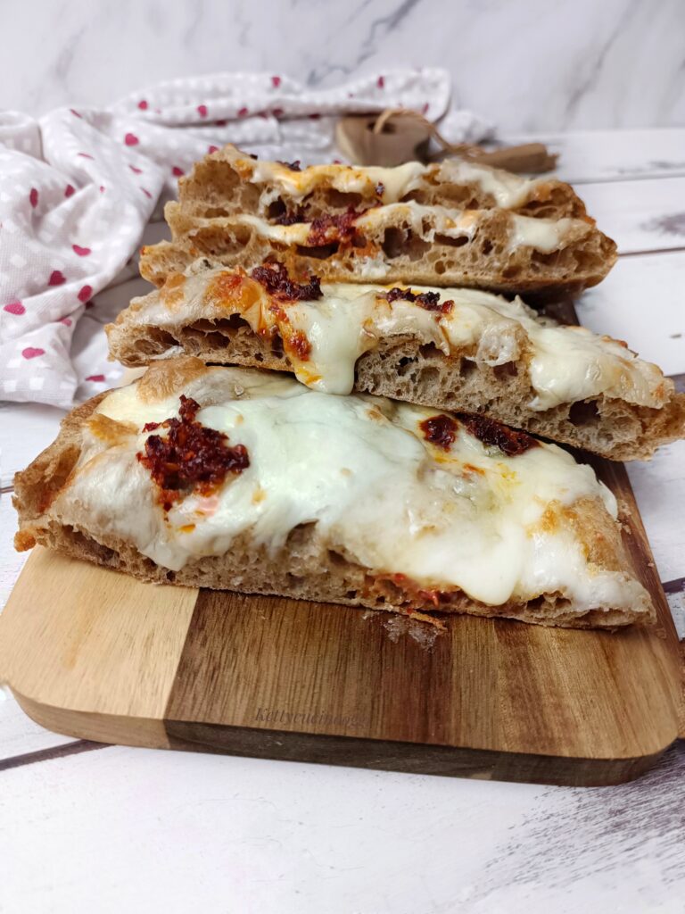 PINSA AI CEREALI CON ‘NDUJA E GORGONZOLA 