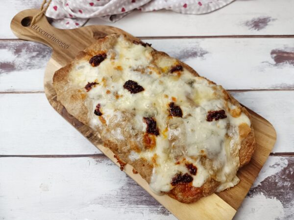 PINSA AI CEREALI CON ‘NDUJA E GORGONZOLA: LA RICETTA