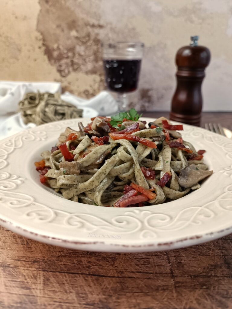 TAGLIATELLE ALLE ORTICHE PORCINI E SPECK 