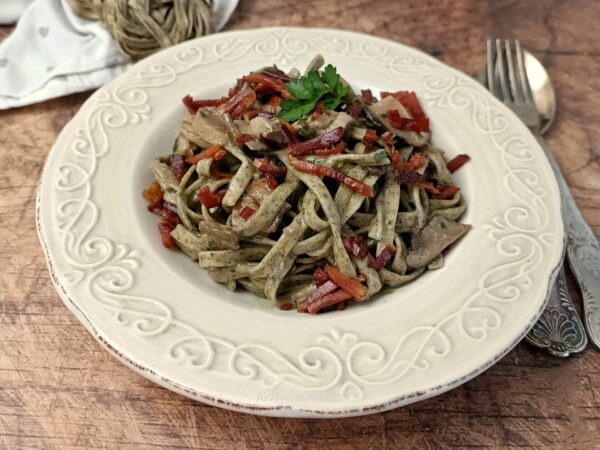 TAGLIATELLE ALLE ORTICHE PORCINI E SPECK: LA RICETTA