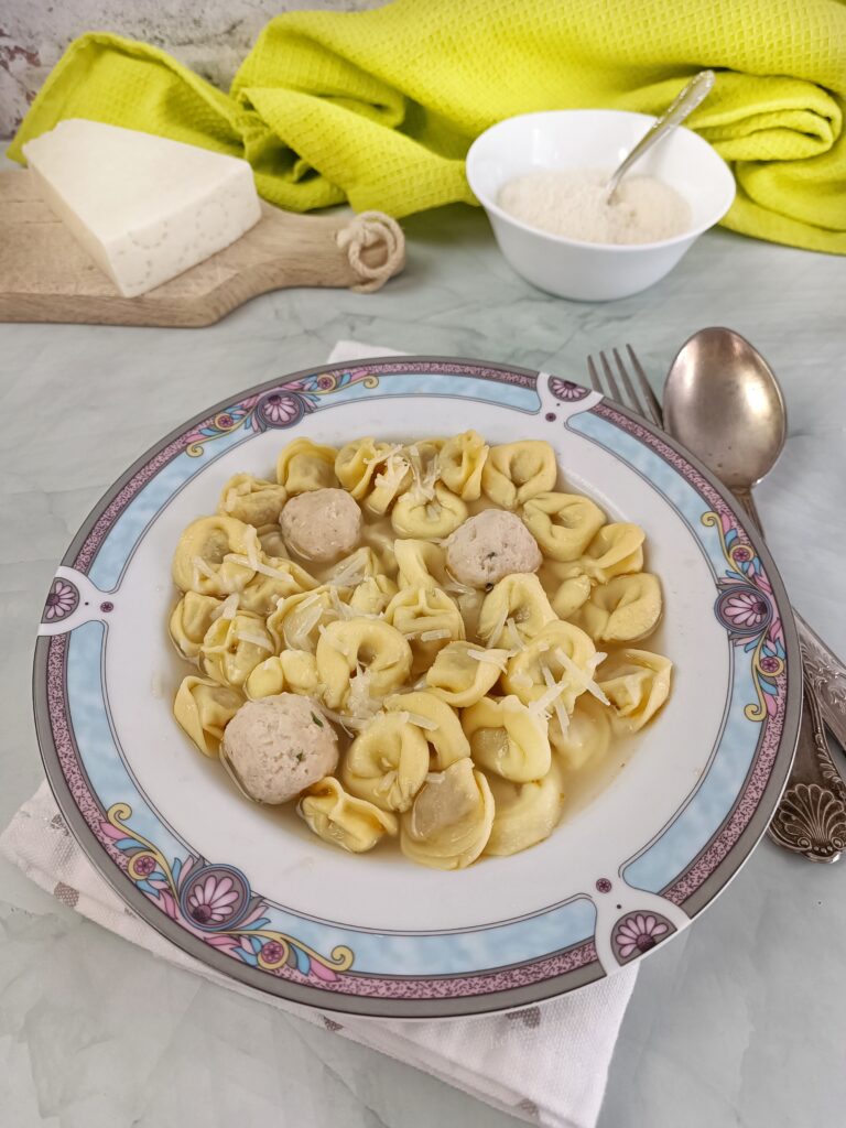 TORTELLINI IN BRODO CON POLPETTINE