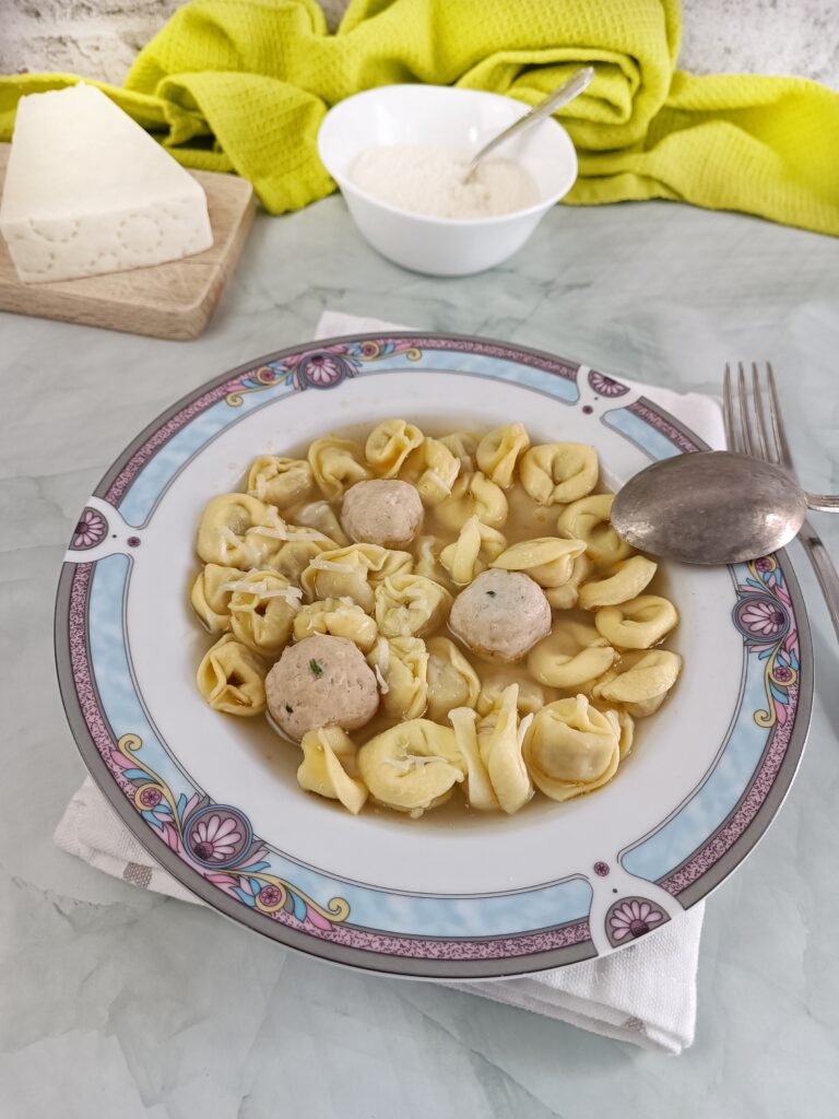 TORTELLINI IN BRODO CON POLPETTINE 