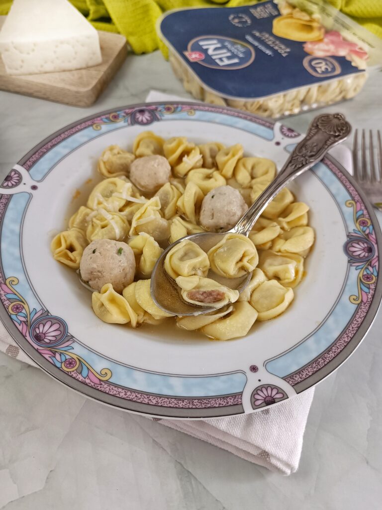 TORTELLINI IN BRODO CON POLPETTINE