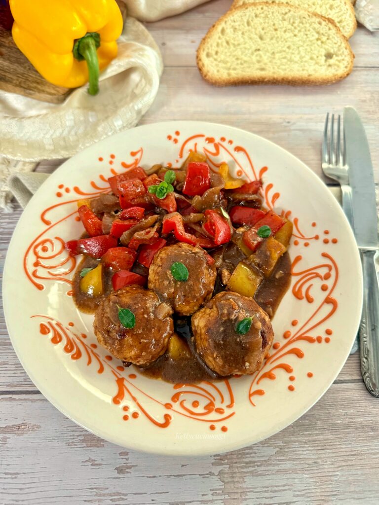 POLPETTE AL VINO ROSSO CON PEPERONI