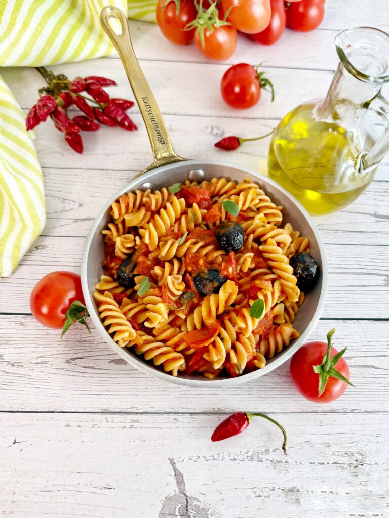 PASTA DI LEGUMI CON POMODORO FRESCO 