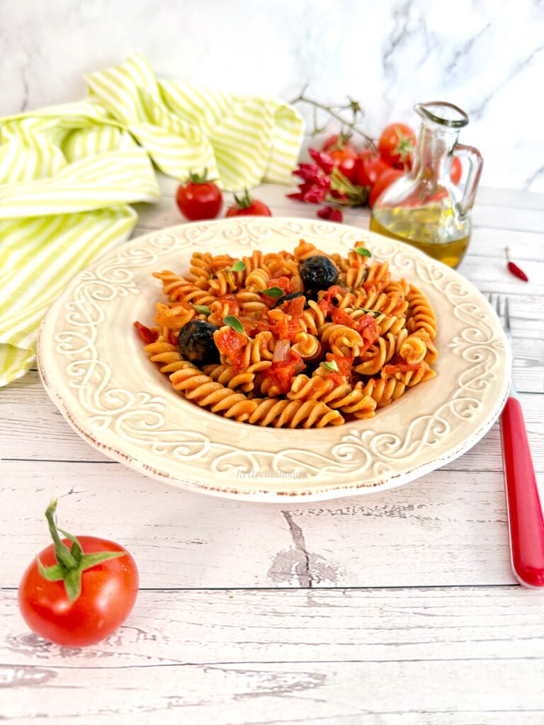 PASTA DI LEGUMI CON POMODORO FRESCO 