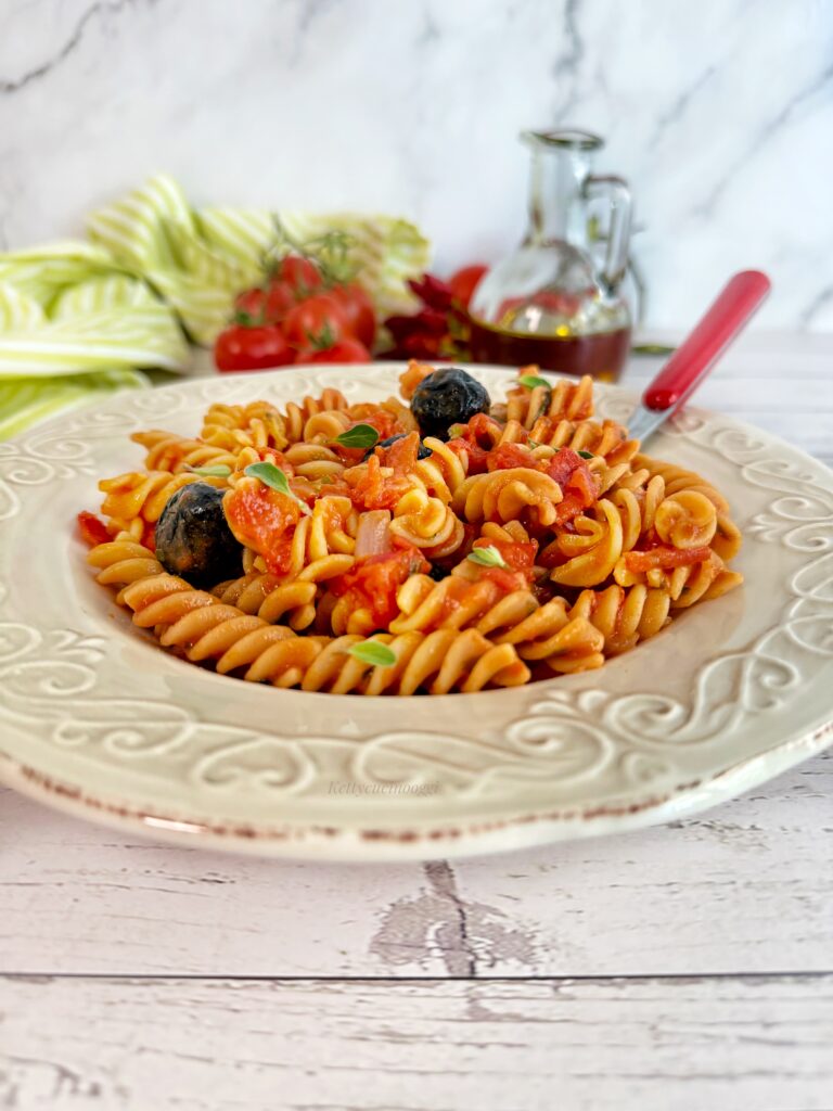 PASTA DI LEGUMI CON POMODORO FRESCO