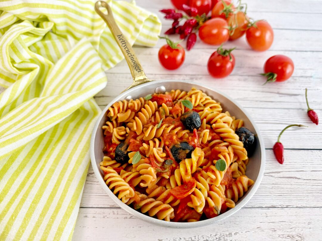 PASTA DI LEGUMI CON POMODORO FRESCO